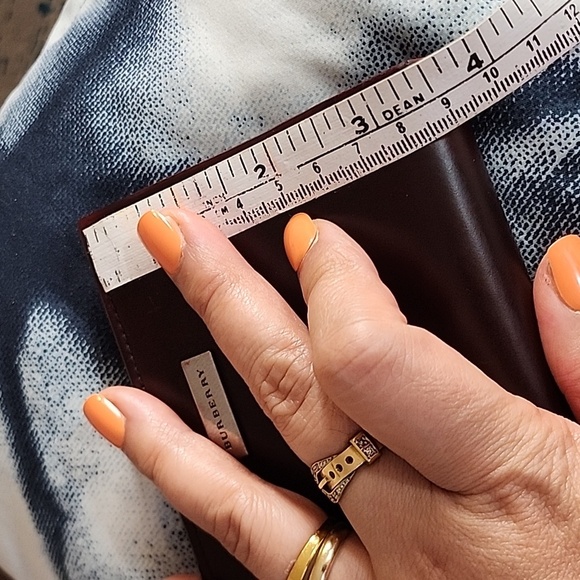 Burberry bi fold red wallet - Picture 8 of 9